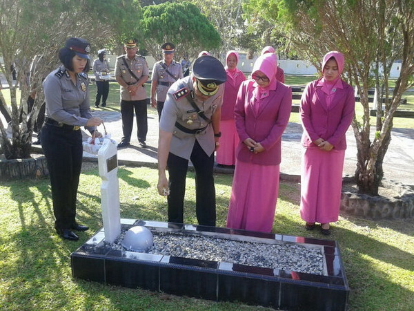 HUT Polri ke-71, Polres Bengkalis Gelar Ziarah Makam